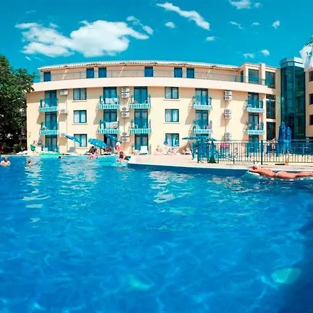 Blue Sky - & Parking 3*