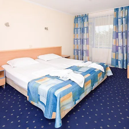 Hotel Blue Sky - & Parking Golden Sands