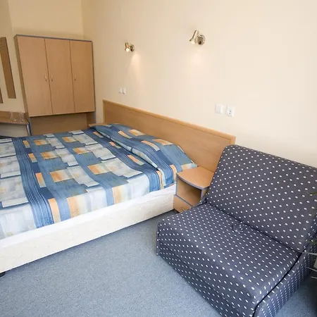 Blue Sky - & Parking Szálloda