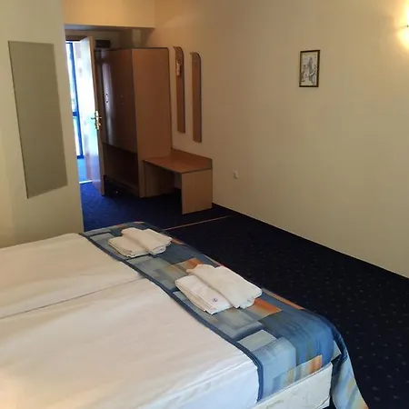 Blue Sky - & Parking Aranyhomok