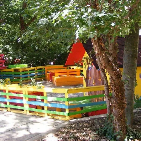 Blue Sky - & Parking Otel