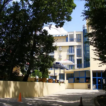 Otel Blue Sky - & Parking 3*