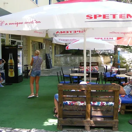 Blue Sky - & Parking