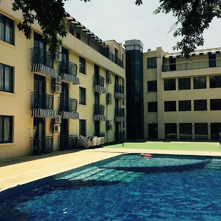 Blue Sky - & Parking Otel