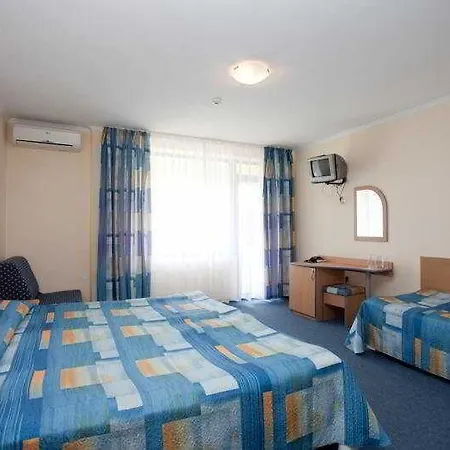Отель Blue Sky - & Parking 3*
