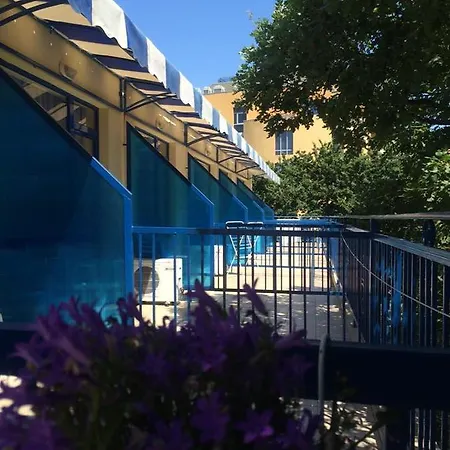 Blue Sky - & Parking 3*