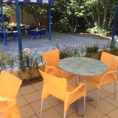Blue Sky - & Parking Отель